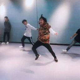 国庆舞蹈成人集训视频,激情绽放，共筑青春梦想