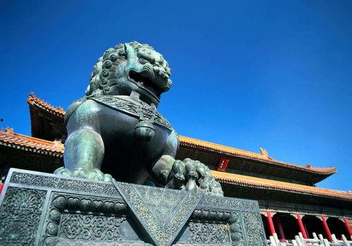 石狮变成人进入皇宫视频,皇宫秘境探秘之旅