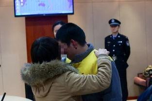 成人礼抱妈妈原视频,儿子深情拥抱妈妈的感人瞬间