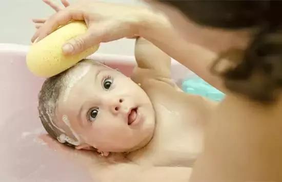 成人巨婴洗头视频,一场温馨的亲子互动秀